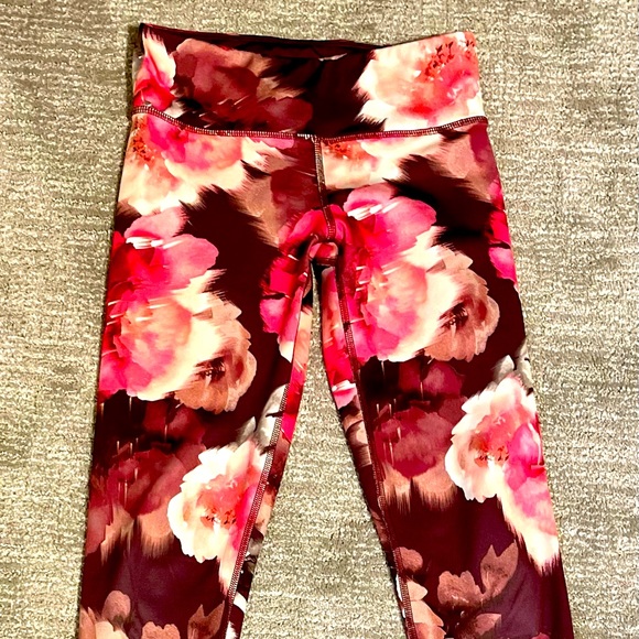 Old Navy active wear legging, youth girls, flowery 🌺 pattern - Picture 2 of 4